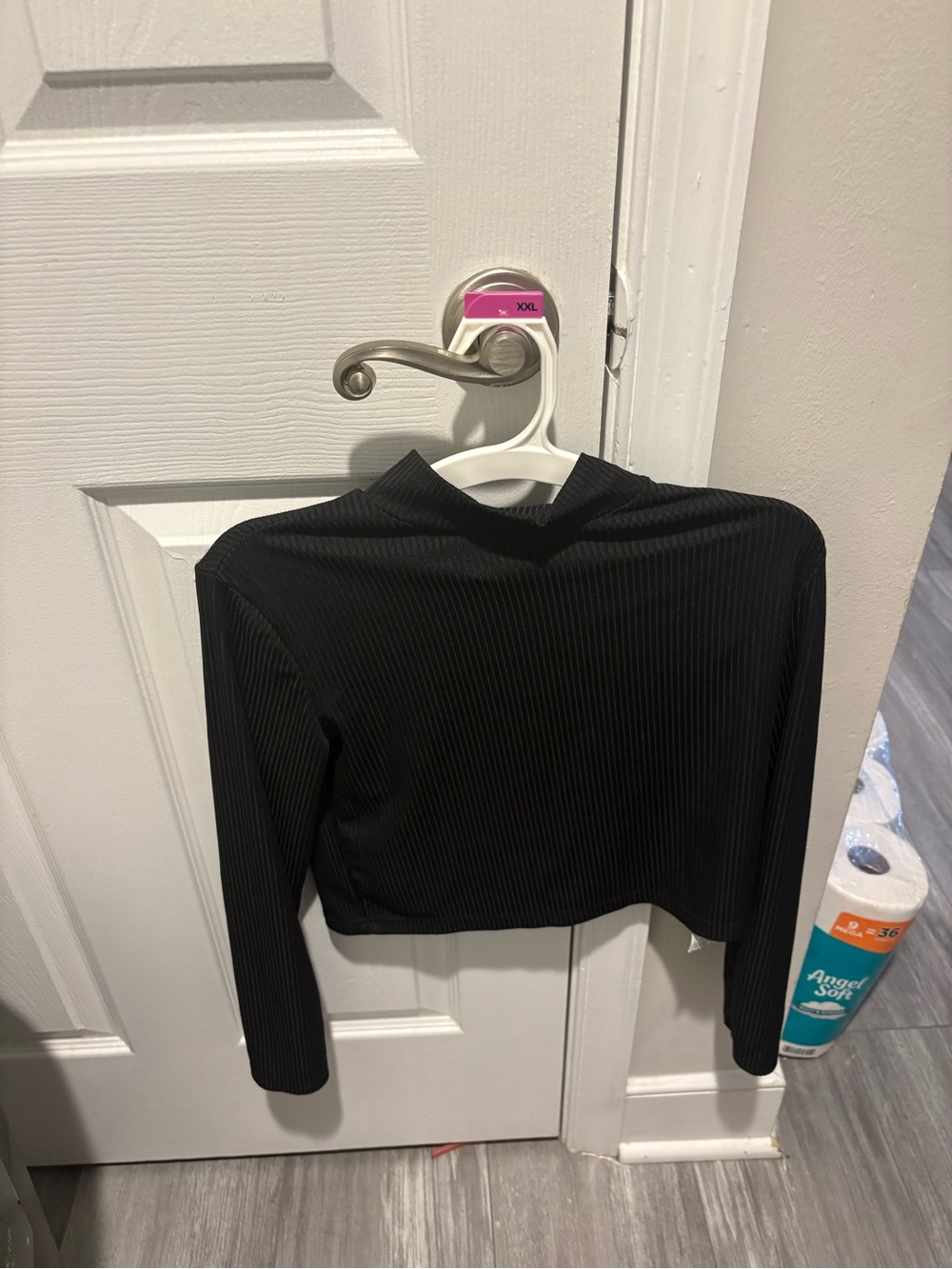 SHEIN Black Ribbed Long-Sleeve Crop Top